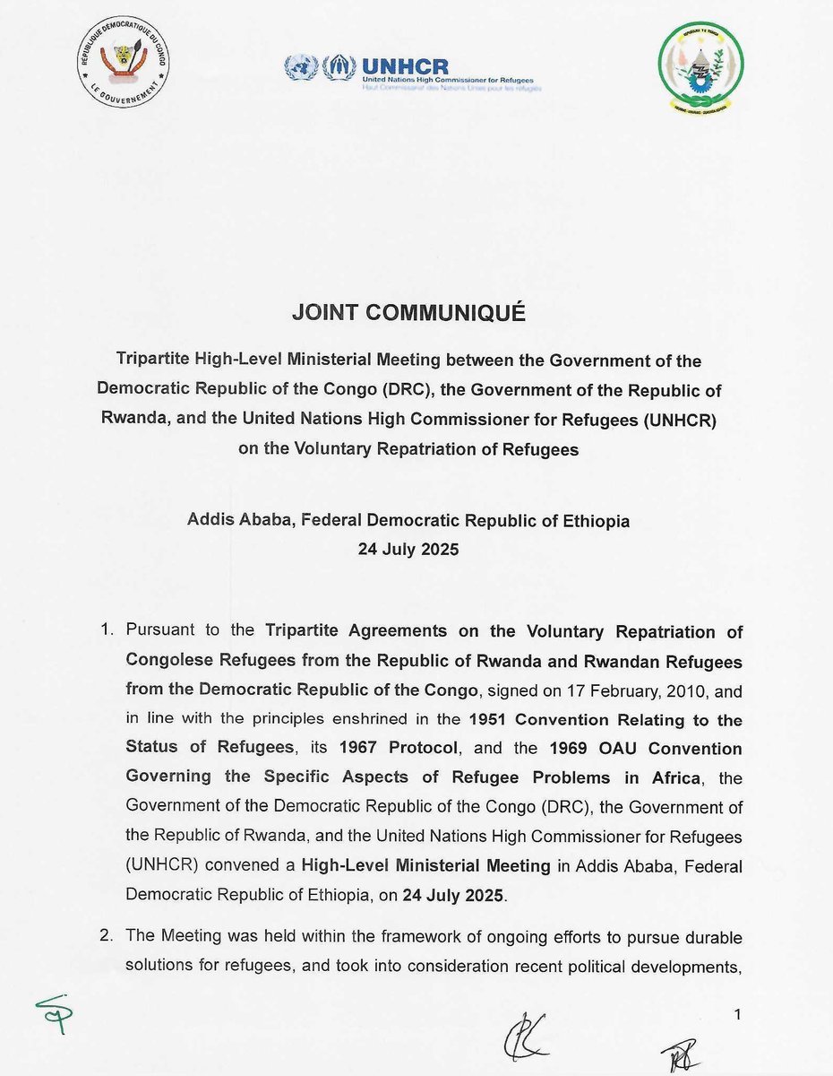 RwandaEmergency's tweet image. 𝐉𝐎𝐈𝐍𝐓 𝐂𝐎𝐌𝐌𝐔𝐍𝐈𝐐𝐔𝐄́: Today in Addis Ababa, on behalf of the Republic of Rwanda, Ambassador Charles Karamba signed the Joint Communiqué of the Tripartite High-Level Meeting between the Government of the Democratic Republic of the Congo, the Government of the Republic…