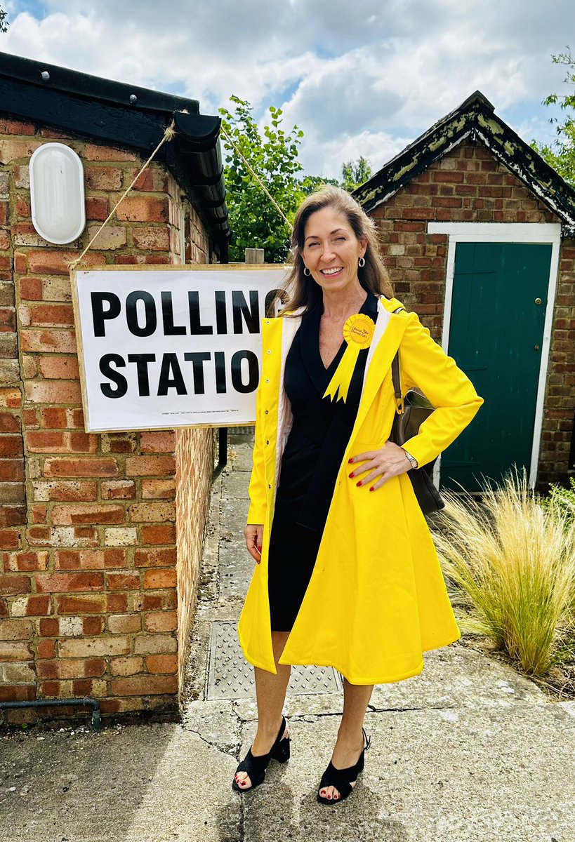 Laura_McCracken's tweet image. Today is the big day!!! Don’t forget to #VoteLibDem for @Laura_McCracken in the Bromley Common & Holwood by election.
Polls are open until 10pm… it’s gonna be a long day! I’ll be out and about in my bright yellow “Singing in the Rain” rain coat. Thank you to all of the Polling…
