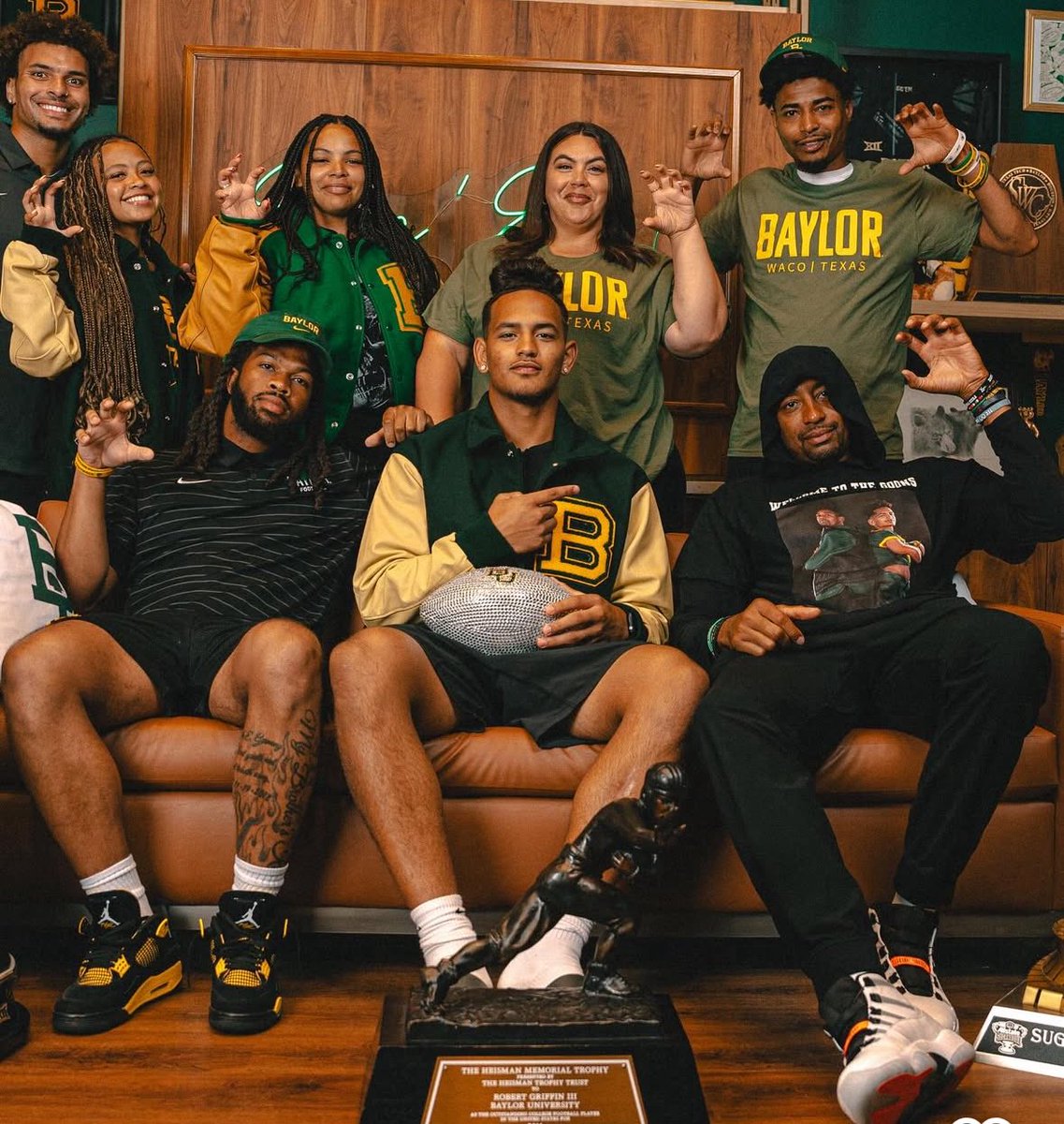 GrayGrundhoefer's tweet image. #Baylor checks in at No. 25 in ESPNs 2026 recruiting rankings.
The Bears currently have four ESPN 300 prospects: Jamarion Carlton (No. 98), Jordan Clay (No. 141), Donel Robinson (No. 174) and Jamarion Vincent (No. 196). #SicEm