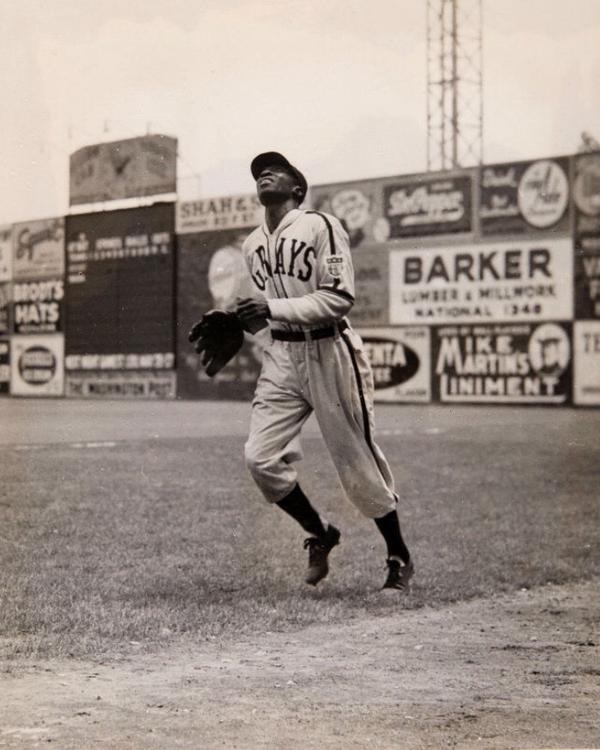 Jimfrombaseball's tweet image. "He was faster than Maury Wills, Lou Brock and Mickey Mantle, even when Mickey had good legs. He was faster than Bo Jackson and Kenny Lofton.
Baserunning isn’t only about speed. It’s about technique, cutting the corners and keeping your balance.
And Cool Papa, he was a master of…