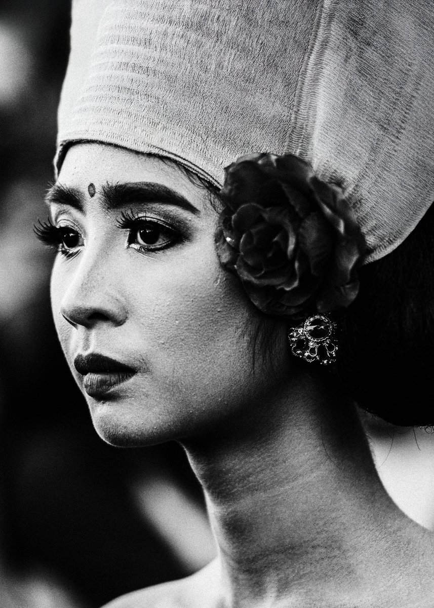 Tibalism's tweet image. She caught my eye from a distance! (Bali, 2018)