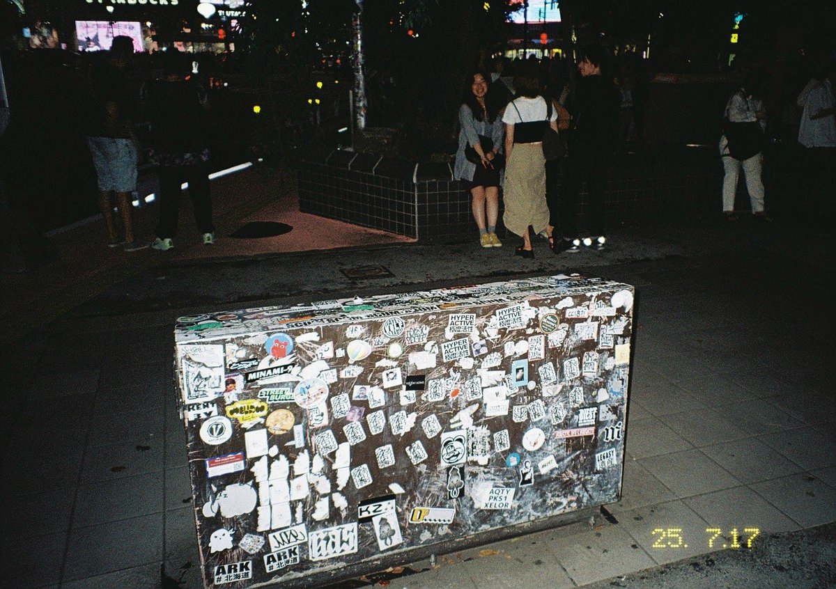 jonpa9's tweet image. この前渋谷で飲んだ帰り道に撮られたので声かけて撮り合いっこした外人さん+1枚。
撮られた写真、
どっかでUPされてるのかな。
お互いカメラ持ってると、
それだけで通じるから良いなぁと
思いましたよ。