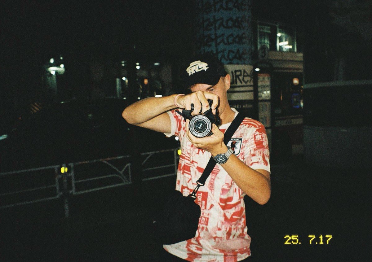 jonpa9's tweet image. この前渋谷で飲んだ帰り道に撮られたので声かけて撮り合いっこした外人さん+1枚。
撮られた写真、
どっかでUPされてるのかな。
お互いカメラ持ってると、
それだけで通じるから良いなぁと
思いましたよ。