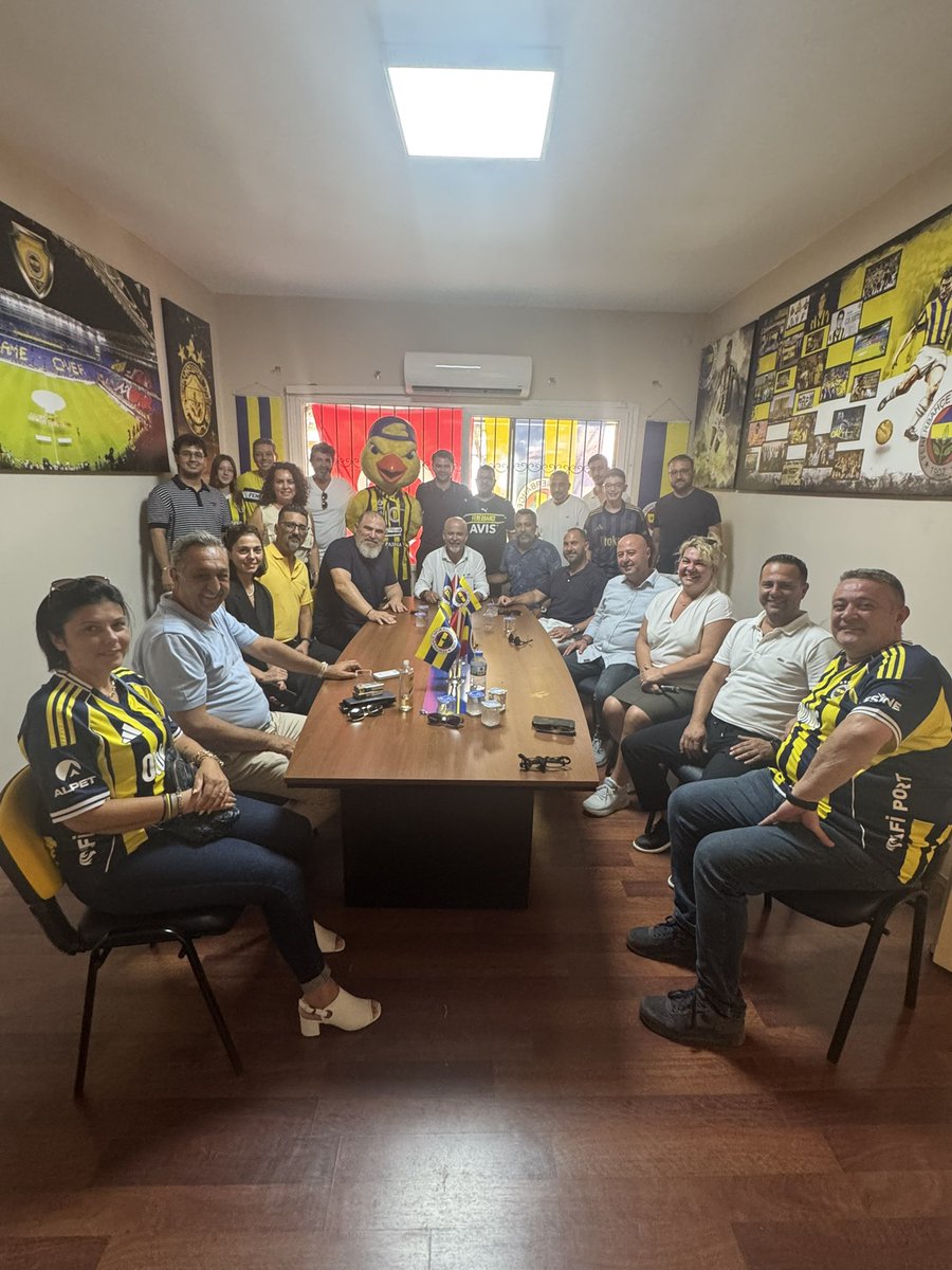 Yönetim Kurulu Üyemiz Rıfat Perahya ile Aydın Fenerbahçeliler Derneğimizi ziyaret ettik. Dernek Başkanımız Hayri Dinçil ve Yönetim Kurulu Üyeleri ile gündemdeki gelişmeleri değerlendirdik…

İyi ki Fenerbahçeliyiz… 🟡🔵