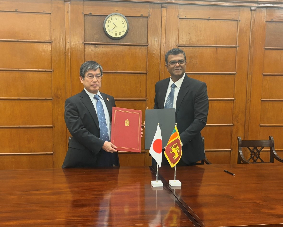 JapanEmb_SL's tweet image. On 24th July, Amb ISOMATA signed Exchange of Notes for Human Resource Development Scholarship (JDS) 🧑‍🎓. Under this project, total of 15 public sector officials are to be dispatched to Japan in 2026.
JDS fellows are expected to bridge between 🇯🇵🤝🇱🇰 more and more !!!