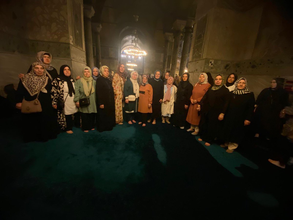 Ayasofya’nın ibadete açılışının 5. yıl dönümünde, sabah namazı için bu kutlu mekânda saf tuttuk.
Teşkilat ruhunu Ayasofya’da hissettik.