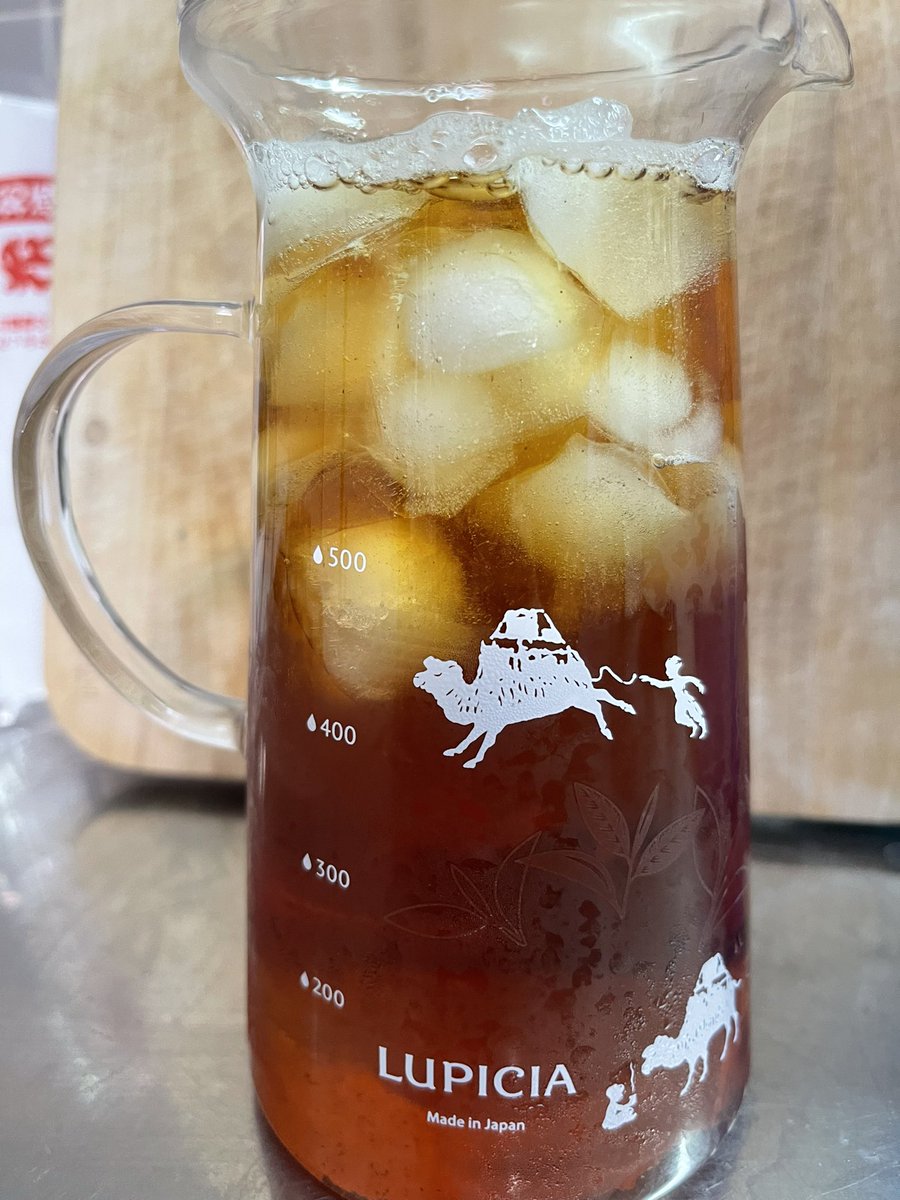 d_notedaily's tweet image. 以前買った紅茶をアイスで淹れました✌️✨
アイスの場合、一気に冷却すると香りを閉じ込められるらしいですჱ̒˶ー̀֊ー́ )
ホットで抽出🫖氷を用意しとく🧊
冷えたらすぐ冷蔵庫、ってすると香り強いアイスティーになります·͜·ᰔᩚ
アールグレイとかアイスでも香り楽しみたい時はオススメです(*˙꒳˙*)