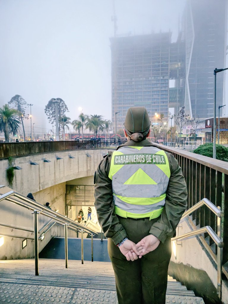 Carabineros Prefectura Oriente (@carabproriente) on Twitter photo #Ñuñoa: <a href="/Carabdechile/">Carabineros de Chile</a> de la 18° Comisaria, realiza servicios preventivos en estación de Metro Plaza Egaña <a href="/metrodesantiago/">Metro de Santiago - #50Años</a>
y en paraderos de <a href="/Red_Movilidad/">Red Movilidad</a>, con la finalidad de evitar delitos e incrementar la sensación de seguridad.
#LaPrevencionEsNuestraEsencia #Ñuñoa: <a href="/Carabdechile/">Carabineros de Chile</a> de la 18° Comisaria, realiza servicios preventivos en estación de Metro Plaza Egaña <a href="/metrodesantiago/">Metro de Santiago - #50Años</a>
y en paraderos de <a href="/Red_Movilidad/">Red Movilidad</a>, con la finalidad de evitar delitos e incrementar la sensación de seguridad.
#LaPrevencionEsNuestraEsencia
