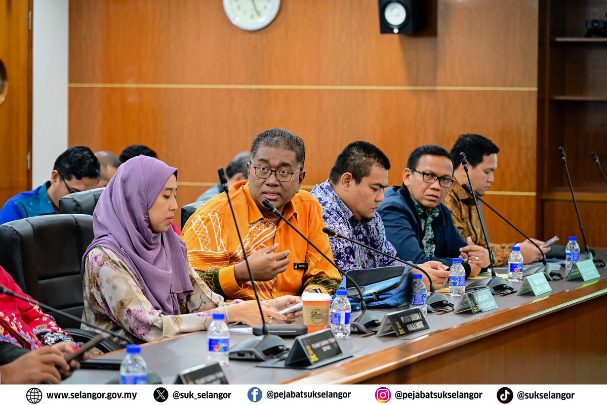 suk_selangor's tweet image. 𝟐𝟑 𝐉𝐔𝐋𝐀𝐈 𝟐𝟎𝟐𝟓, 𝐒𝐇𝐀𝐇 𝐀𝐋𝐀𝐌 – YB Dato’ Dr. Ahmad Fadzli bin Ahmad Tajuddin, Setiausaha Kerajaan Negeri Selangor hari ini telah mempengerusikan Mesyuarat Jawatankuasa Pengurusan Bencana Negeri Selangor (JPBN) Bil. 1/2025.