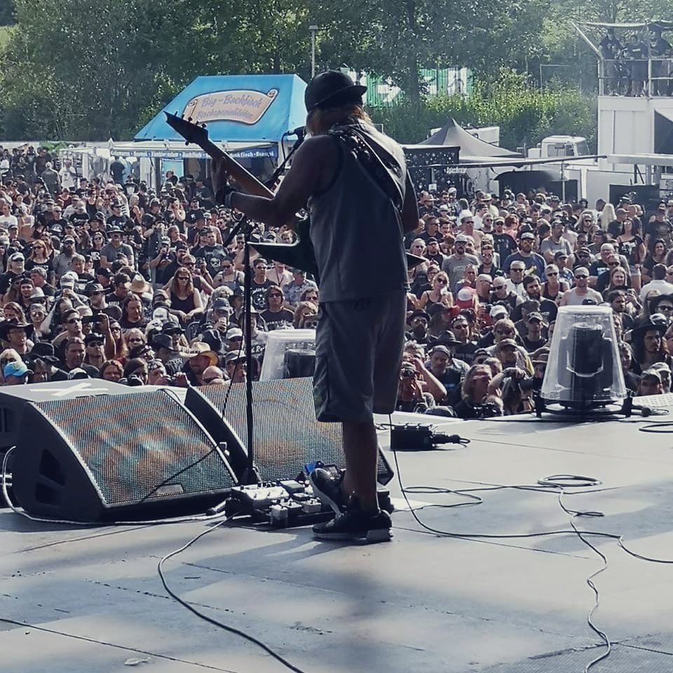 loudness228's tweet image. どんなバンドでも仕事でもね
1番難しいのは
同じメンバーで継続的に活動し続ける事
40年以上もの長きにわたり
一度の解散せずに作品を出し
世界中でLIVE活動し続けるLOUDNESS
そんなLOUDNESSを牽引してきた
Akira Takasaki
リスペクトしかありません