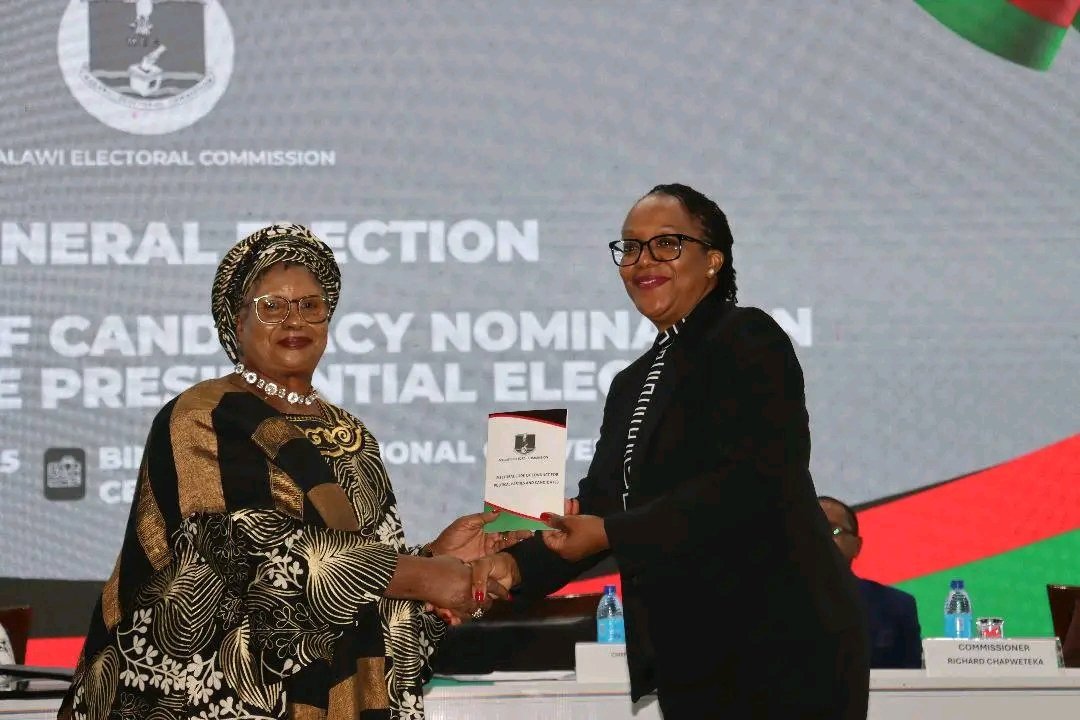#ManaNews

Former President Dr. Joyce Banda, who is the presidential candidate for the People's Party (PP) has today, presented her nomination papers to Malawi Electoral Commission (MEC) Chairperson and commissioners at Bingu International...  

facebook.com/10006385576645…
