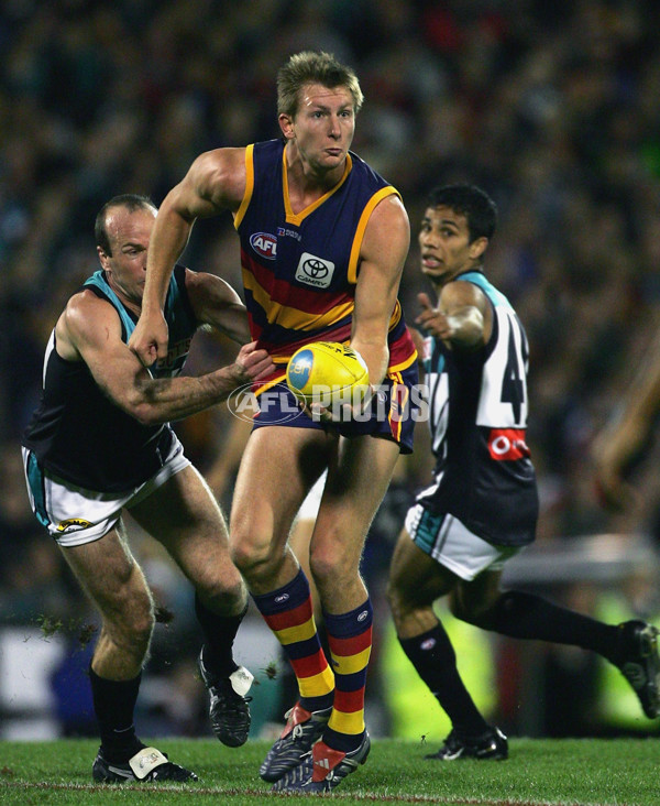One of your most memorable and favourite Showdown games was of course the 2005 Semi-Final! 

Enjoy these highlights from Showdown 19 as we edge closer to the big game this weekend! youtube.com/watch?v=lVpQsg…

#weflyasone #gocrom #aflcrowsport #showdown