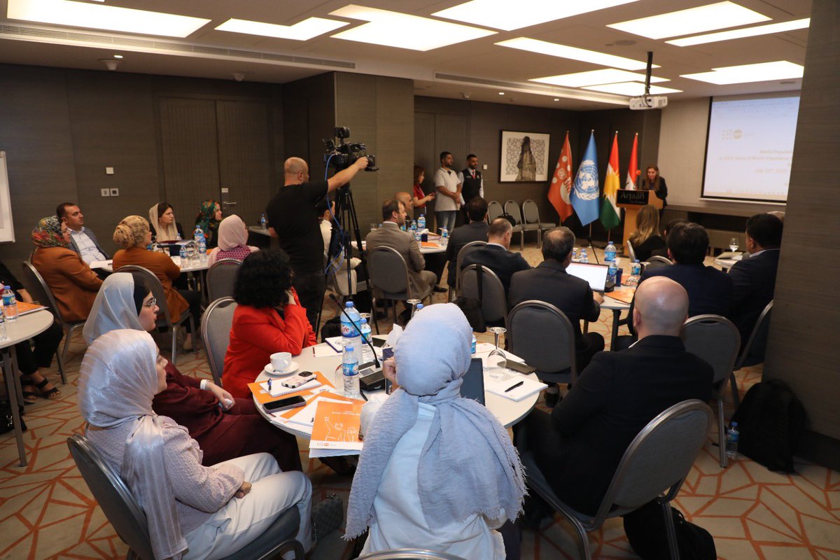 UNFPAIraq's tweet image. ئاوڕدانەوەیەک بۆ ئاهەنگێکی سەرکەوتوو لە شاری هەولێر 🎉
لە دەستپێکردنی ڕاپۆرتی دۆخی دانیشتوانی جیهانەوە تا گفتوگۆ لەگەڵ هاوبەشەکان، لێرەدا چەند ساتێک دەخەینەڕوو کە ڕۆژەکە ببێت بە یادگاری. #ڕۆژی جیهانی دانیشتوان.