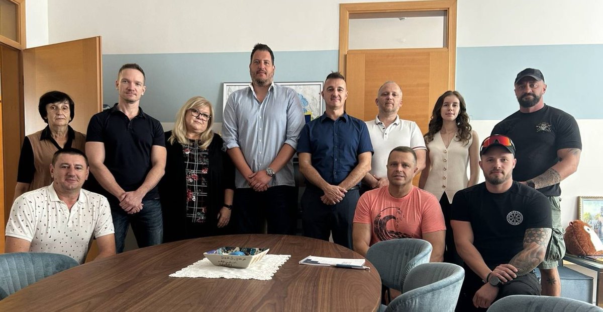 The Embassy team🇸🇮 bids farewell to our colleague Blaž Masle, Minister Plenipotentiary, Deputy Head of Mission, who concluded his posting in Kyiv. The Embassy team expresses its sincere gratitude to him for his fruitful work at the Embassy over the past 4 years.