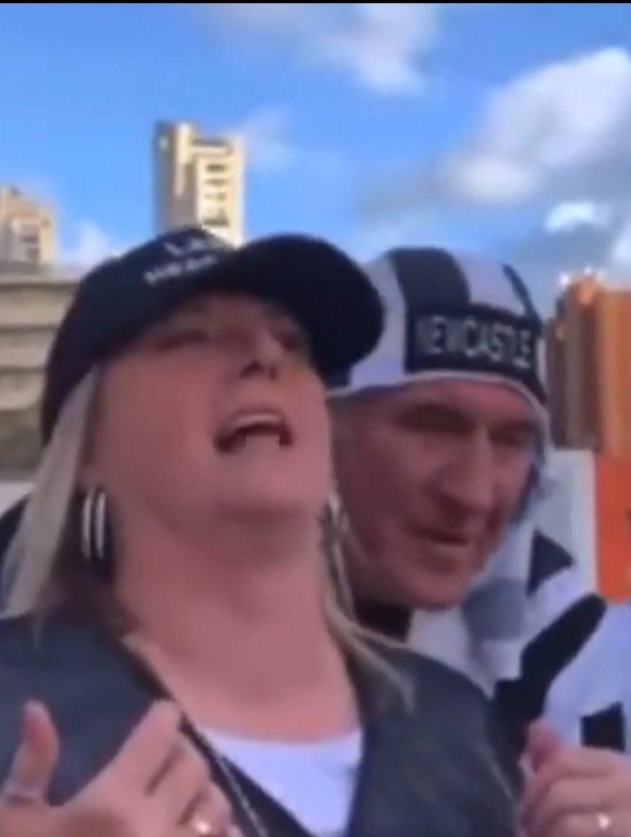 SensibleSAFC's tweet image. WAV HAD TO SELL WA BEST PLAYA TO LIVAPOOOL

COZ WA THE RICHEST CLERB IN THE WERLD