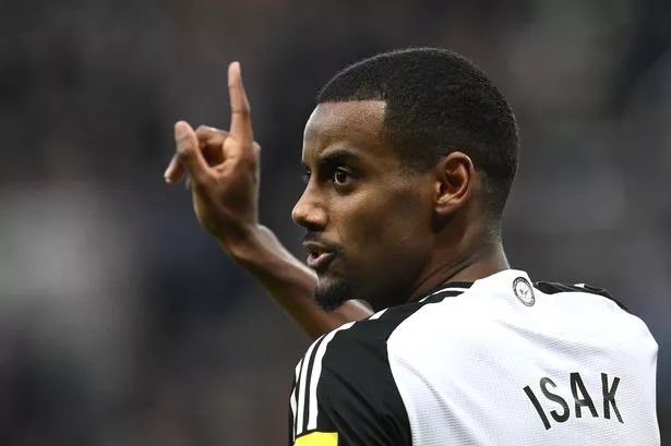 fbtlpod's tweet image. • Isak wants out of Newcastle
• Does Liverpool move work?
• Who are PL title favourites?
• Does Arteta “need” a trophy?
• Frankfurt’s business model
• Dan has actually had hair all along 

podfollow.com/football-betwe…