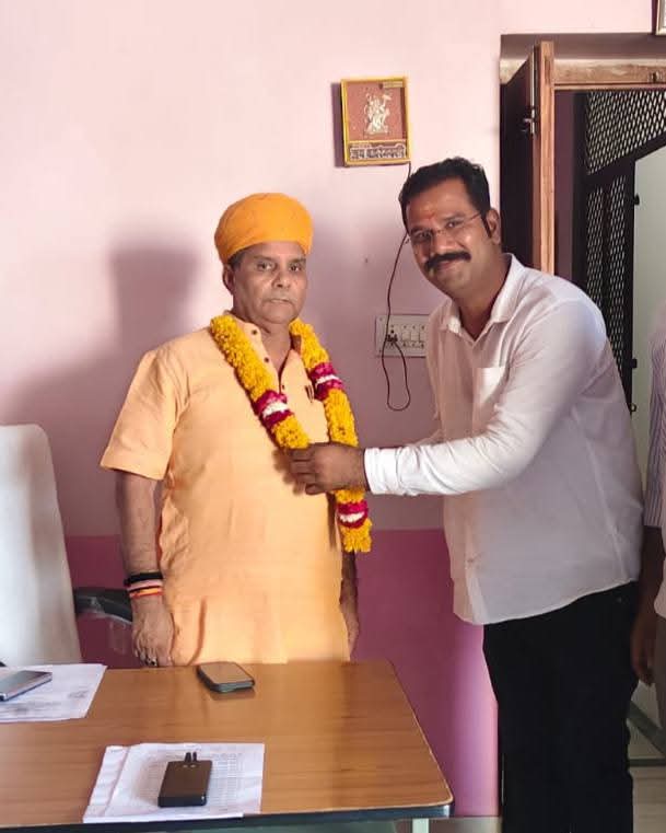 gssjalore's tweet image. "आज भारतीय जनता पार्टी जालौर के जिला महामंत्री पद पर नियुक्ति पश्चात माननीय कैबिनेट मंत्री श्री जोगेश्वर जी गर्ग से आशीर्वाद प्राप्त किया।
@jogeshwarg #gssjalore