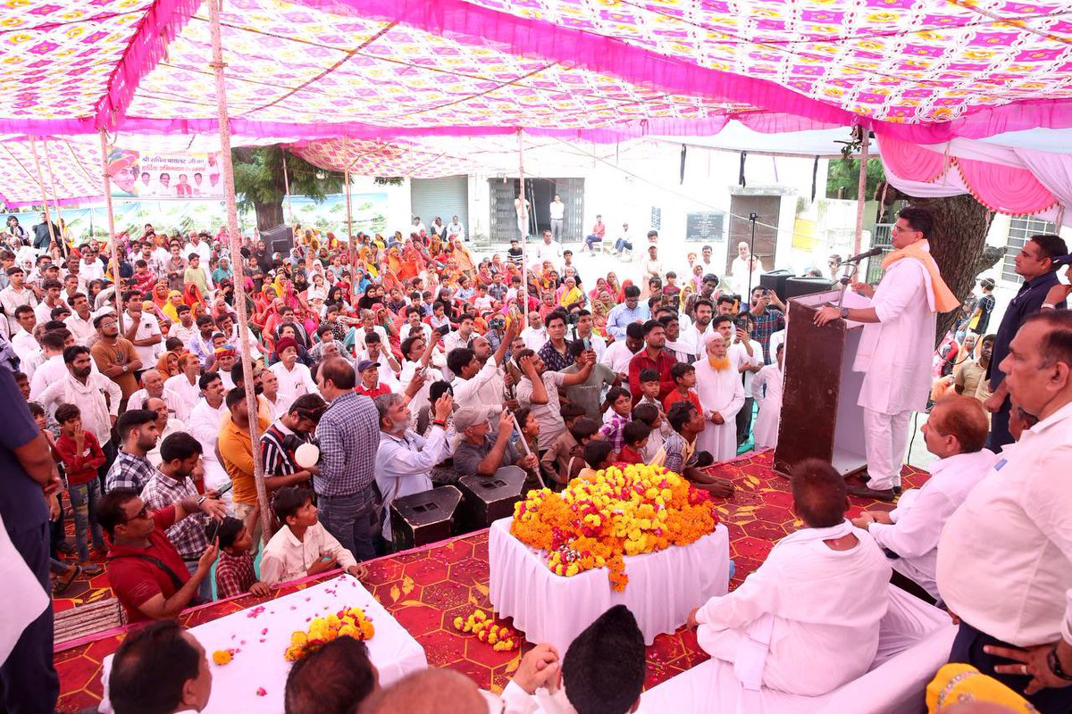 SachinPilot's tweet photo. धन्ना तलाई क्षेत्र मे ड्रेनेज सिस्टम एवं सौंदर्यीकरण कार्यों का शिलान्यास किया। 

करीब ₹2 करोड़ की लागत से शुरू किए जा रहे इस महत्वपूर्ण प्रोजेक्ट के तहत ड्रेनेज सिस्टम में सुधार किया जाएगा और उसे सुदृढ़ बनाया जाएगा, जिससे पान�� का ठहराव नहीं होगा और शहरवासियों को बड़ी राहत मिलेगी। 

साथ ही, इस स्थल का सौंदर्यीकरण कार्य पूरा होने के बाद यहाँ एक पार्क निर्मित किया जाएगा ताकि यह खुली जगह उपयोगी और आकर्षक बन सके । 

📍टोंक शहर