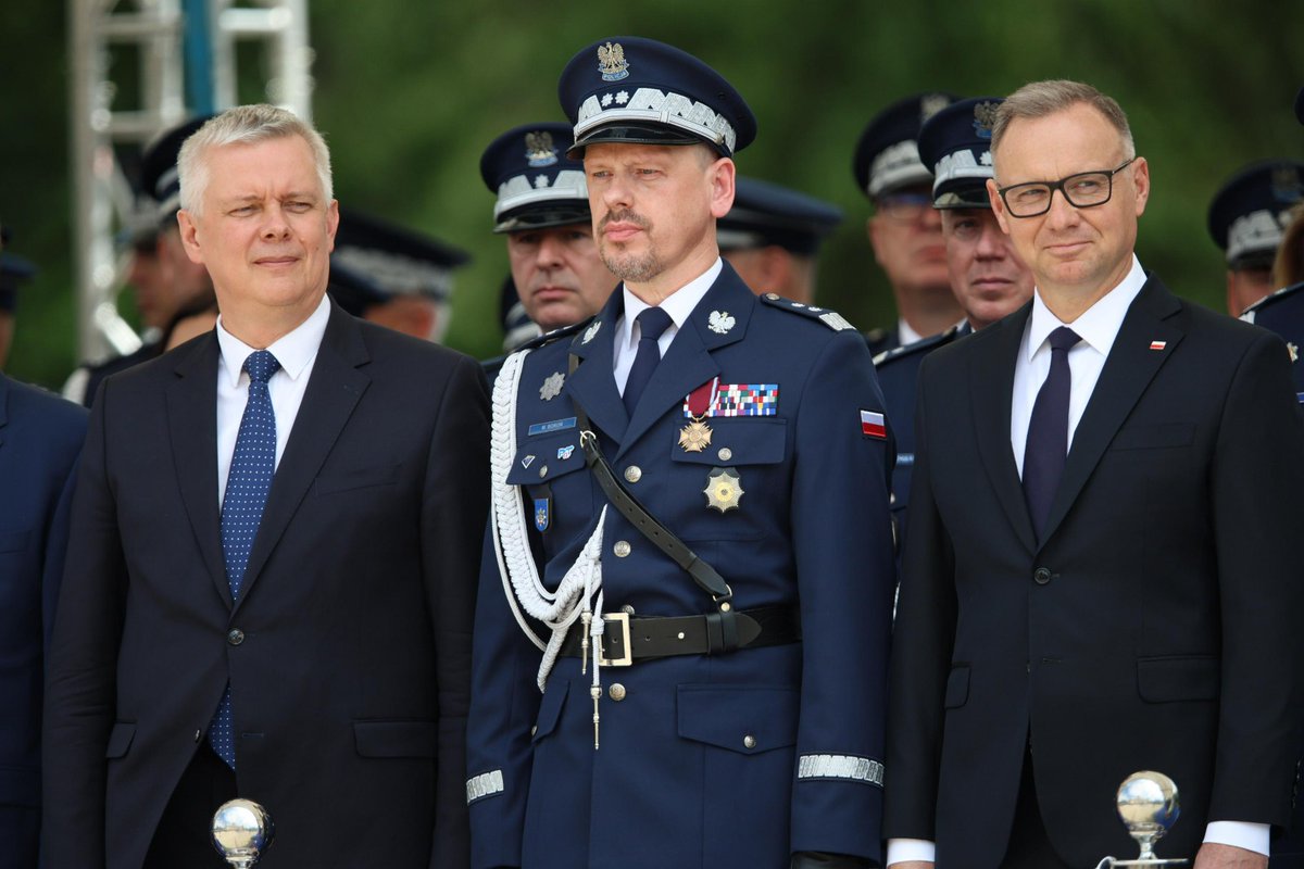 Duduś już zapomniał jak milicja wpadła mu do Pałacu Prezydenckiego po Kamińskiego i Wąsika?