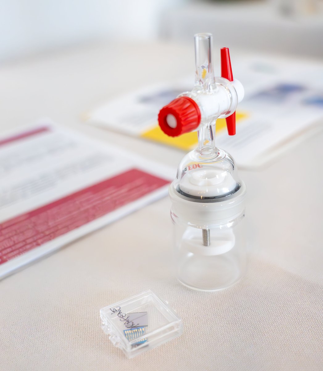 icmabCSIC's tweet image. 🔬 Un nou dispositiu desenvolupat per l’@icmabCSIC permet #sublimar molècules orgàniques directament sobre qualsevol superfície, sense passos intermedis ni dissolvents.
💡 Innovació sostenible destacada a @RmasD_csic
rdcsic.dicat.csic.es/ca/nous-materi…