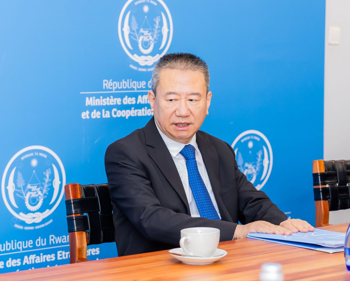 RwandaMFA's tweet image. Ministers @onduhungirehe and @Vbiruta met with Amb. Xia Huang, UN Special Envoy for the Great Lakes Region, to exchange views on recent developments, focusing on the ongoing peace efforts in Eastern DRC.