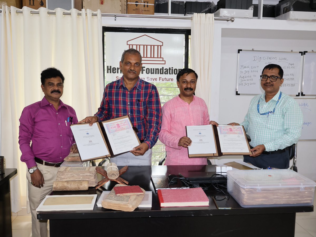 CCRAS_MoAyush's tweet image. #𝗠𝗼𝗨🤝| #CCRAS–NIIMH, Hyderabad, &amp;amp; Heritage Foundation, Pune, signed an MoU to promote &amp;amp; preserve India’s rich medical heritage for future generations.

The MoU was formalised on July 23, 2025, by Dr G. P. Prasad, AD I/c, NIIMH &amp;amp; Mr B. R. Bobade, Director, @HeritageJalgaon.