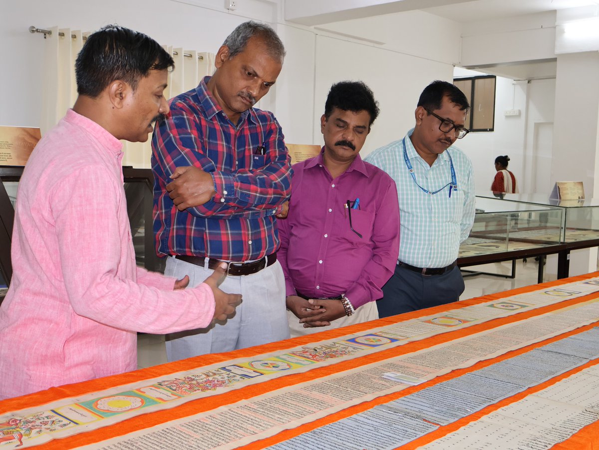 CCRAS_MoAyush's tweet image. #𝗠𝗼𝗨🤝| #CCRAS–NIIMH, Hyderabad, &amp;amp; Heritage Foundation, Pune, signed an MoU to promote &amp;amp; preserve India’s rich medical heritage for future generations.

The MoU was formalised on July 23, 2025, by Dr G. P. Prasad, AD I/c, NIIMH &amp;amp; Mr B. R. Bobade, Director, @HeritageJalgaon.