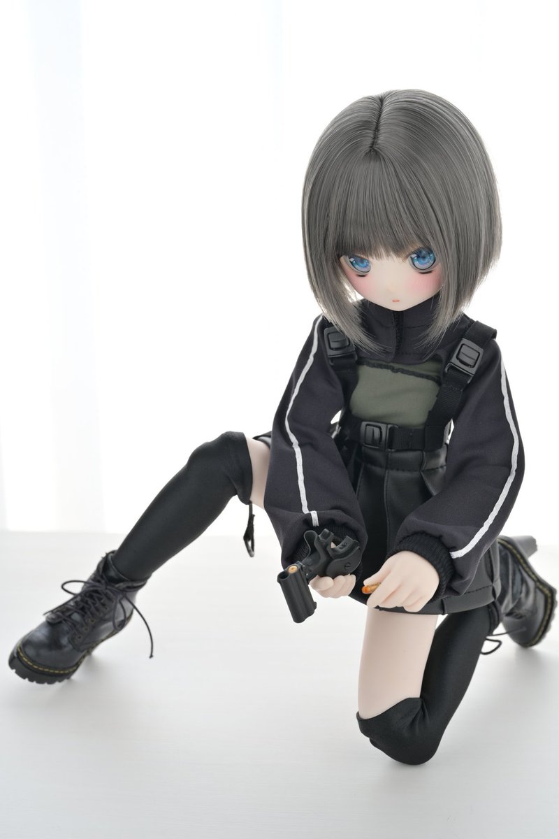 skyloops_doll's tweet image. 《ゴースト・ヴェール:黒影 -アサシン-》
-サイバーアサシン制式戦闘服-
都市構造に最適化された機動スーツは、熱反応・電磁障害に完全対応。
闇を裂かず、音すら残さず──
その姿はまるで都市に溶け込んだ黒い忍影。
お写真:ジョシュアさん(@joshua_9p3w)
#アイドール東京
#東部戦線異常なし