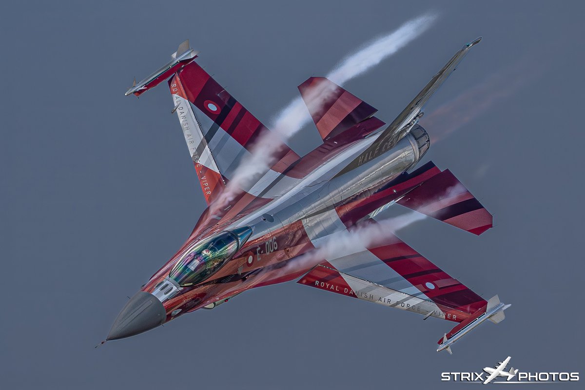 StrixPhotos's tweet image. The legend that is 'TEO' 🇩🇰
For the final time, this incredible aircraft, livery and pilot performs at the Royal International @airtattoo 2025, and what a display it is, it will be missed!
📸 @forsvaretdk #RIAT25