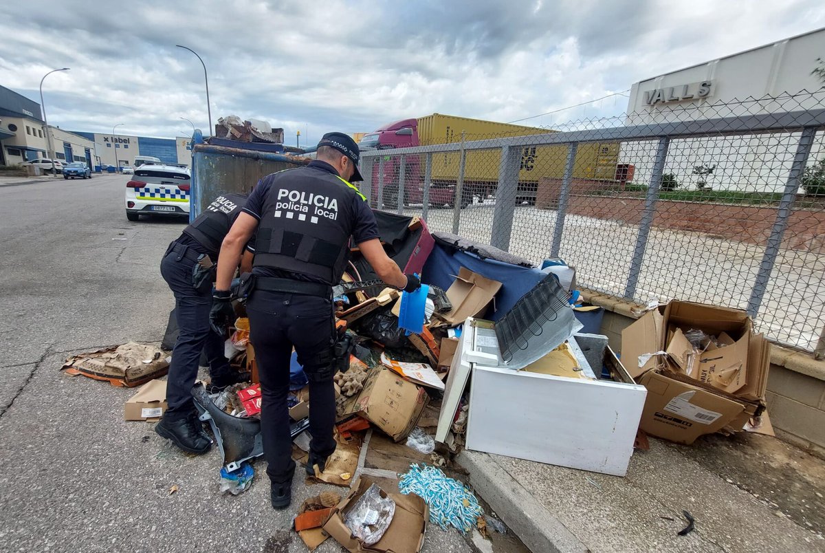 Ràdio Ciutat de Valls (@rcvalls) on Twitter photo Operatiu de la Policia Local per controlar abocaments al polígon industrial
valls.radiociutat.com/2025/07/24/ope… Operatiu de la Policia Local per controlar abocaments al polígon industrial
valls.radiociutat.com/2025/07/24/ope…