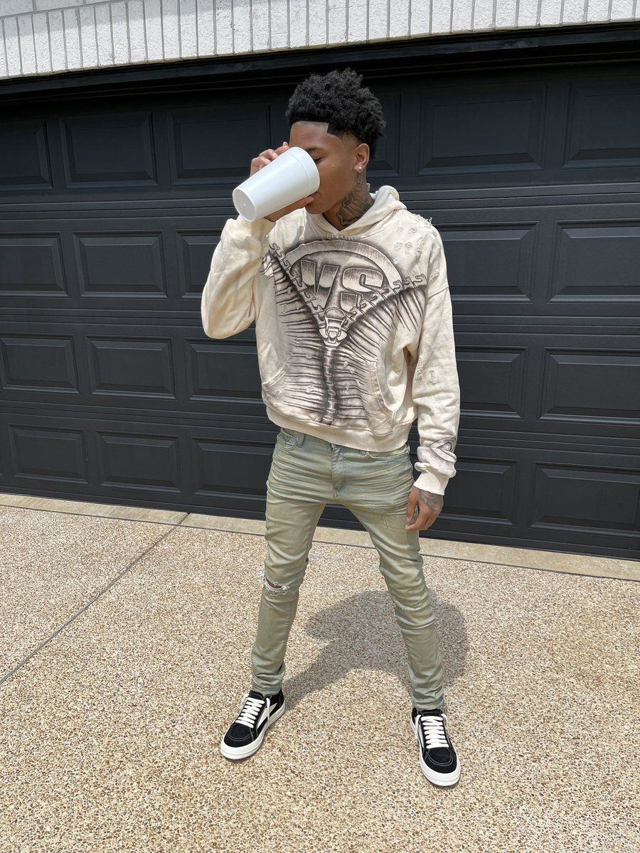 Lnotyre's tweet image. Lately ian been worried bout a thang if it ain&apos;t bout no money🛩️