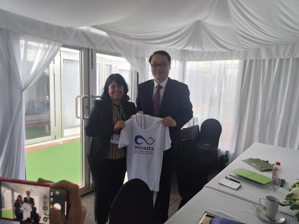 adianez_taboada's tweet image. Encuentro #Cuba y #China en la #Cop15 de #RAMSAR , compartimos sobre las excelentes relaciones entre nuestros paises y definimos intereses comunes en la conservación de #Humedales, los #bosques y avanzar en el Centro Internacional de #Manglares @citmacuba @proyectomicosta
