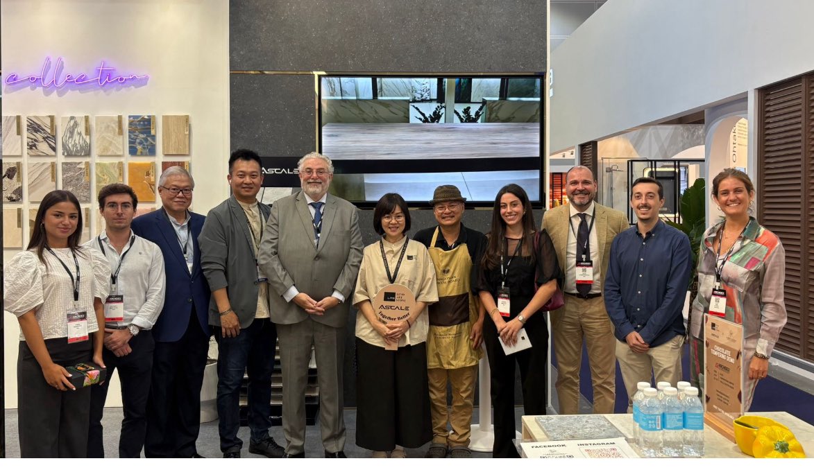 Visit to amazing stands of the Spanish firms (ROCA, COSENTINO  ASCALE and GARNICA)👏👏 participating in ARCHIDEX 2025.
Visita a los magnificos stands de las empresas españolas (ROCA, COSENTINO, ASCALE y GARNICA)👏👏 apoyando su presencia en Archidex 2025.