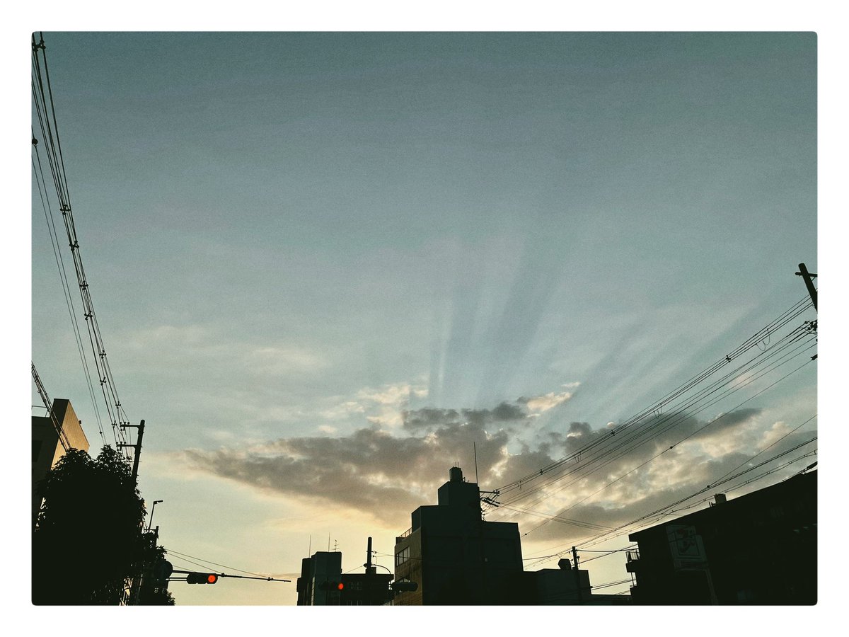 MacFan_kyousuke's tweet image. 夕空。
iPhone12mini
#photography
#何気ない日常
#kyousukecamera