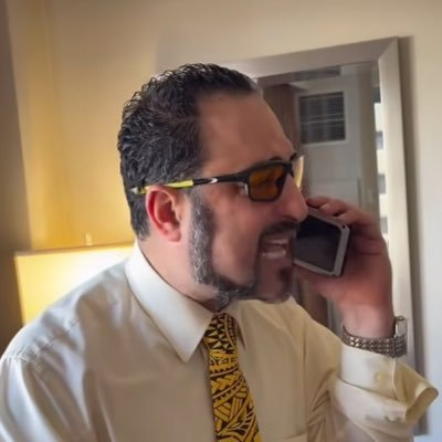 MrGolden_1's tweet image. گفتم دیگه زنگ نزن به من. برقامون رفته رو نت همراهم