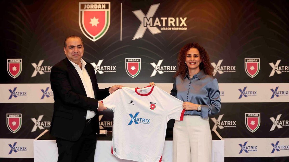 ما اجمل ان يزين شعار منتج وطني صدور لاعبي المنتخب الوطني