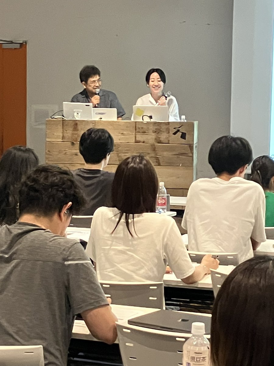 ConcentInc's tweet image. デジタルハリウッド東京本校で開催中の『デザインする力「心を動かす」デザイナーの必須スキル24』著者によるトークセッション&ミニワークショップにコンセントのクリエイティブディレクター中野文俊と本間有未が登壇中です🎤