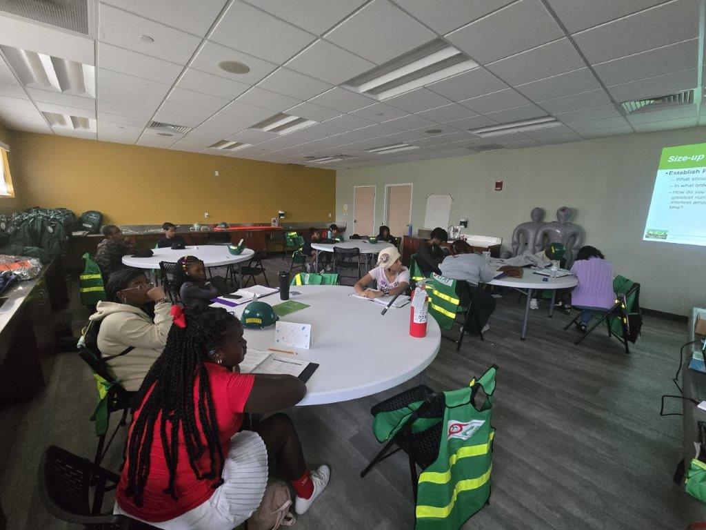 MiamiDadeEM's tweet image. Teen CERT in Miami-Dade brought hands-on emergency training to our youth tourniquets, backboards, teamwork, and leadership under pressure.
Thank you @EcoEdImpactCorp, Alazandria Cruze, Jessica Sandoval and retired firefighter Gerardo Escobedo for guiding them.
Thanks…
