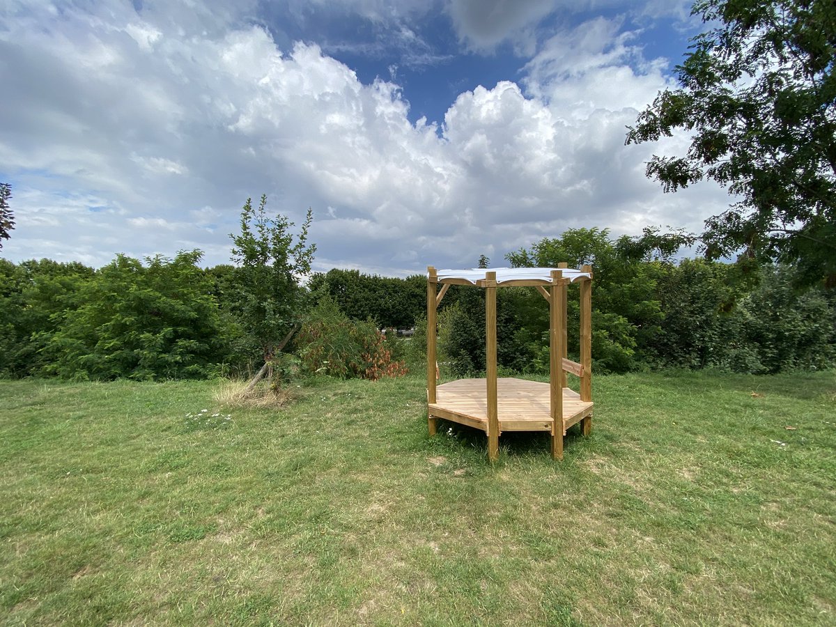 Les voiles d’ombrage sont installées à Loos !
Grâce au programme #Time2Adapt et à un chantier participatif avec @Asso_SEED, habitants et ville ont créé ensemble des espaces de fraîcheur pour mieux vivre les fortes chaleurs. #AdaptationClimatique #Loos