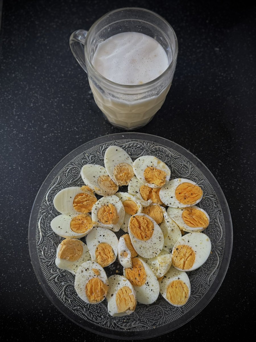 anandnagu's tweet image. Most Indians are afraid of these 3 things.
Post Workout Nourishment:
10 Whole Eggs
1 Scoop Whey
5 grams of Creatine