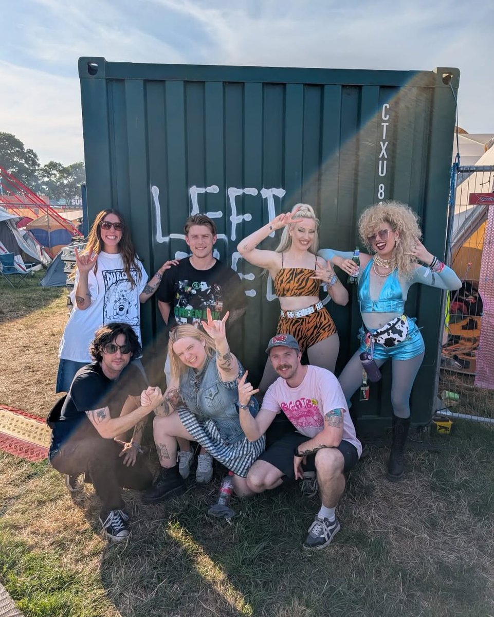 GlastoLeftField's tweet image. Capturing the moment @DuBlondeSucks made their debut at #LeftField π
π₯ Powerful storytelling, powerful lyrics, powerful presence and an even more powerful performance. A pleasure having you with us!
Credit: instagram.com/p/DLsuDxDtf7t/