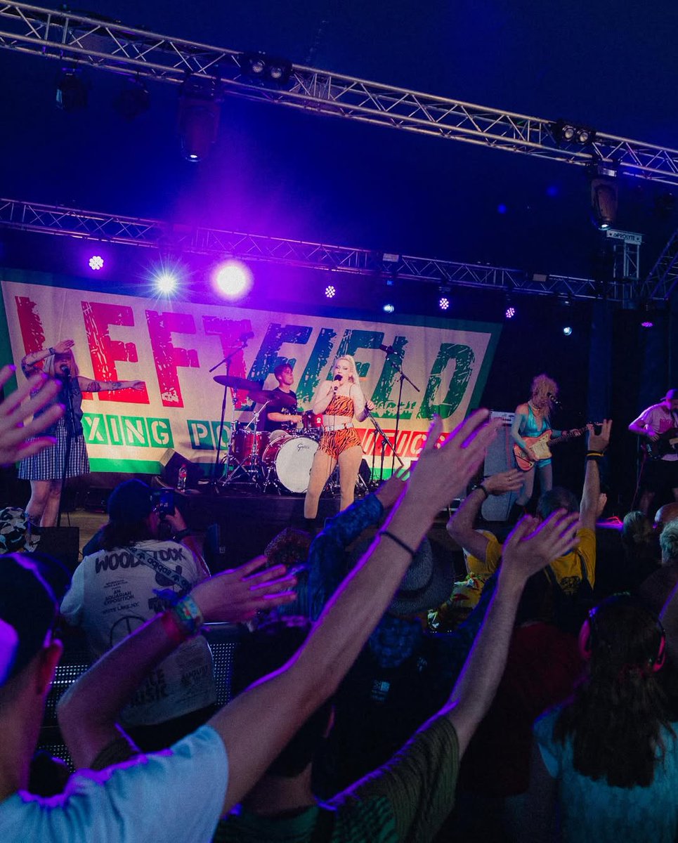 GlastoLeftField's tweet image. Capturing the moment @DuBlondeSucks made their debut at #LeftField π
π₯ Powerful storytelling, powerful lyrics, powerful presence and an even more powerful performance. A pleasure having you with us!
Credit: instagram.com/p/DLsuDxDtf7t/