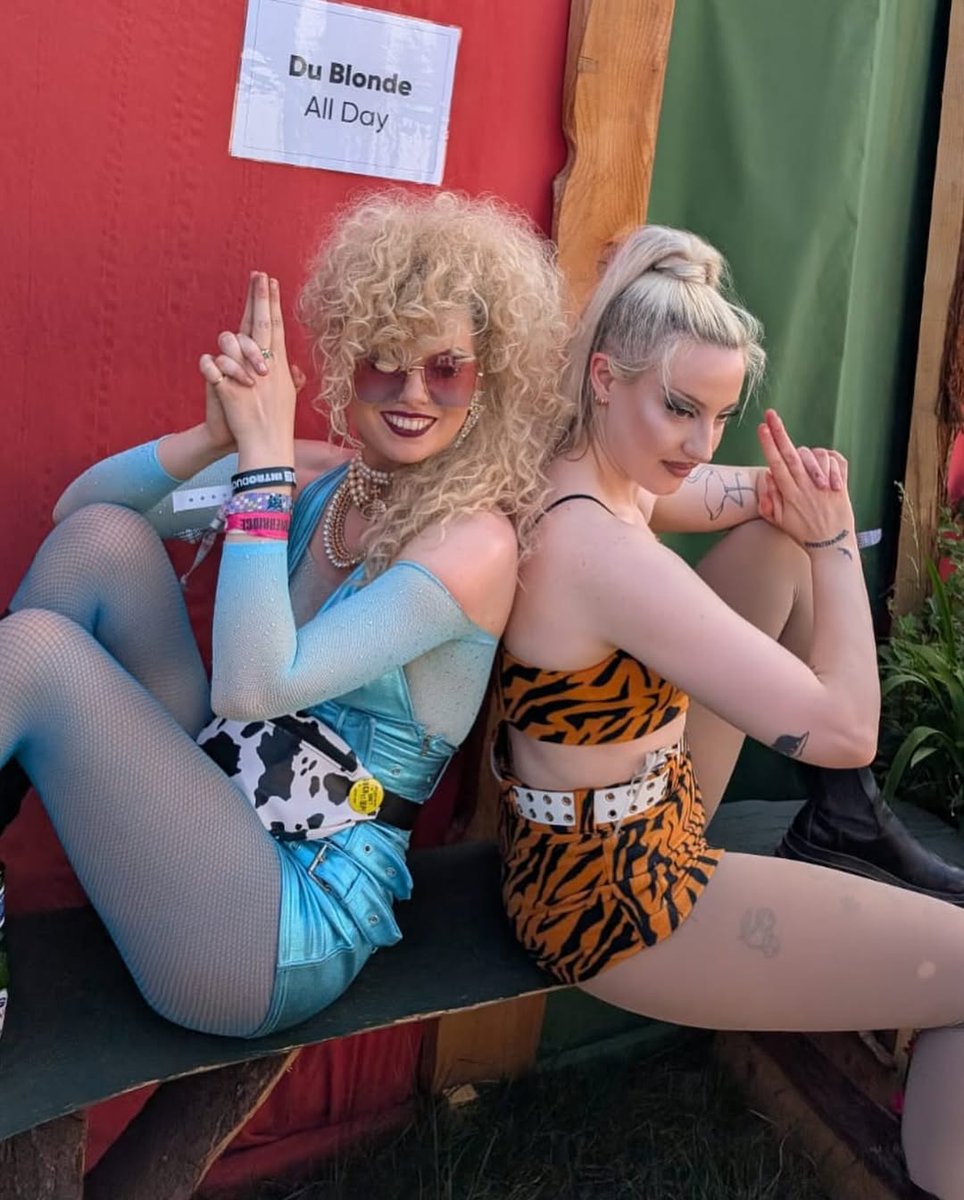 GlastoLeftField's tweet image. Capturing the moment @DuBlondeSucks made their debut at #LeftField π
π₯ Powerful storytelling, powerful lyrics, powerful presence and an even more powerful performance. A pleasure having you with us!
Credit: instagram.com/p/DLsuDxDtf7t/