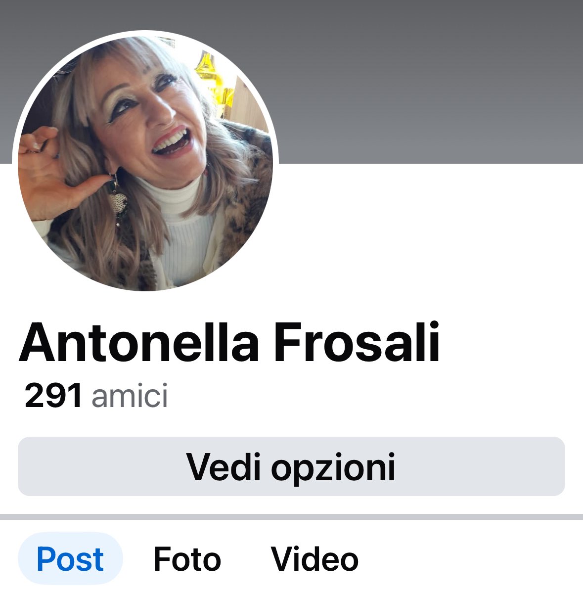 ProfMBassetti's tweet image. Se conoscete questa Antonella Frosali consigliatele un buon avvocato.
Ogni volta che insultano o minacciano, io li metto al pubblico ludibrio