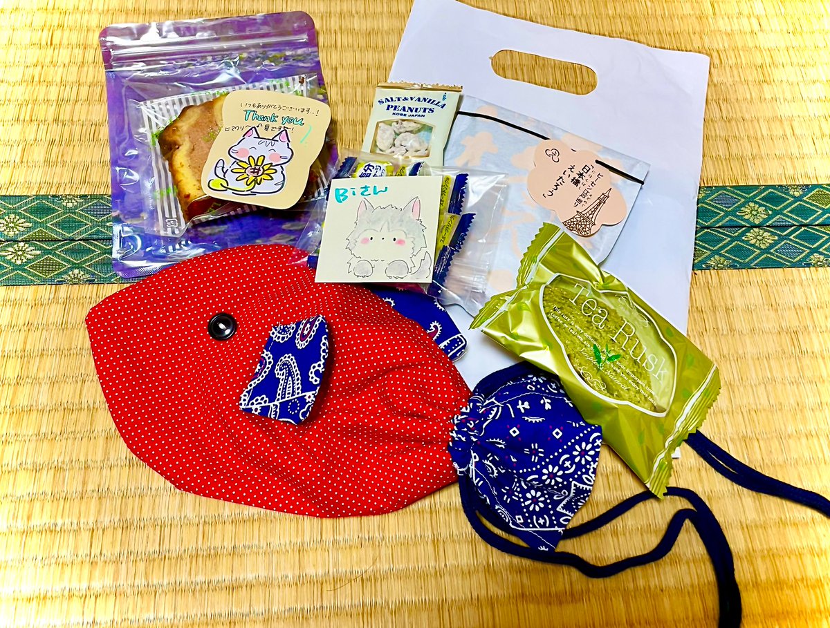 bi_bi_bi_nobi's tweet image. お土産もありがとうございました!
うさぺっつさんのさかなポーチ、何いれよ☺️
micofuさんもいつもありがとです😊
さかなさんの狼イラストと、お手紙にほっこり🥰ワードチョイスが可愛すぎる!!
れもねーこさんのカードとともに宝物コーナーの一員にさせていただきます🥰ありがとうございます!!