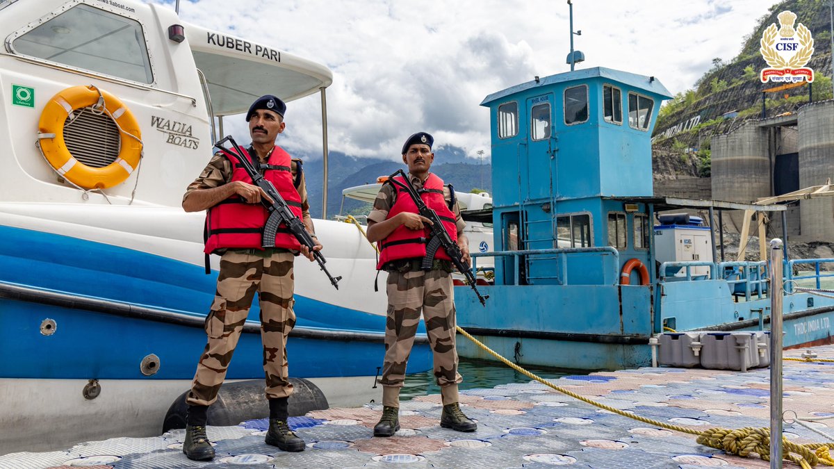 CISFHQrs's tweet image. CISF : ऊर्जा से प्रेरित, सुरक्षा को समर्पित !

CISF stands guard at Tehri Dam and other vital hydropower installations of the country—where water becomes power.

With courage, commitment and round-the-clock vigilance, we protect what keeps the nation moving.

#ShieldOfSecurity…