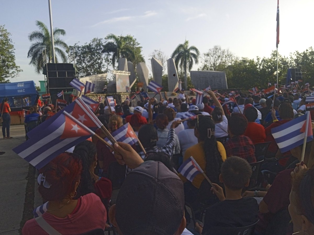 El #26DeJulio inspira nuevas batallas porque #LaLuchaNoHaCesado. Está #MinasEn26 y con el pueblo de ese municipio, los agramontinos dispuestos a dar #PorCamagüeyTodo. 

<a href="/WalterNoris/">Walter Simon Noris</a> <a href="/JorgeSutil2/">Jorge Sutil S</a> <a href="/PCCNuevitas1/">Roberto Conde Silverio</a> <a href="/YaimyrB/">Yaimyr Victoria Basulto</a> <a href="/danitacuba94/">Dania Díaz</a> <a href="/yamyle/">Yamylé Fernández</a> <a href="/MioPinares/">Miozotis  F. Pinares</a>