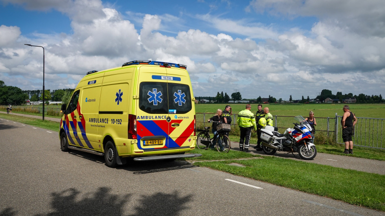 Fietsster zwaargewond na val van fiets, traumahelikopter schiet te hulp: Een fietsster is donderdag aan het begin van de middag zwaargewond geraakt bij een val van haar fiets op de Rustenburgerweg in Heerhugowaard.
 
 De vrouw fietste samen met iemand… dlvr.it/TM5GMh