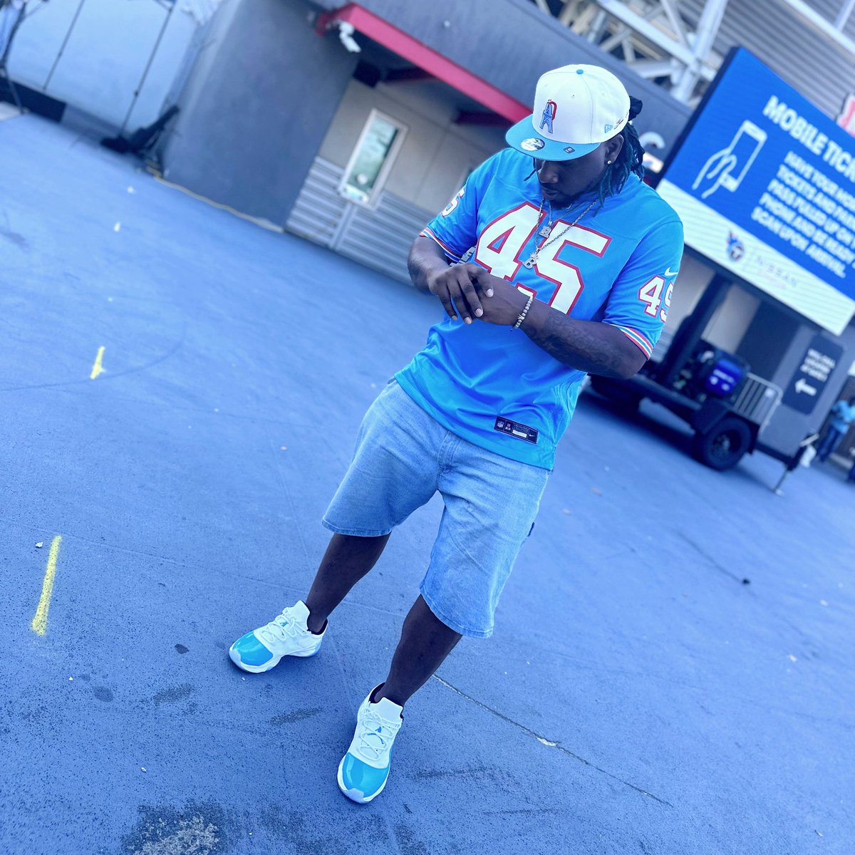 BamRich3's tweet image. We are Bam Rich (45) days away from @Titans football and I get more excited BY THE DAY!!!!!!!! TITAN UP ⚔️ ⚔️ #TITANS #TitanUp #forthefam