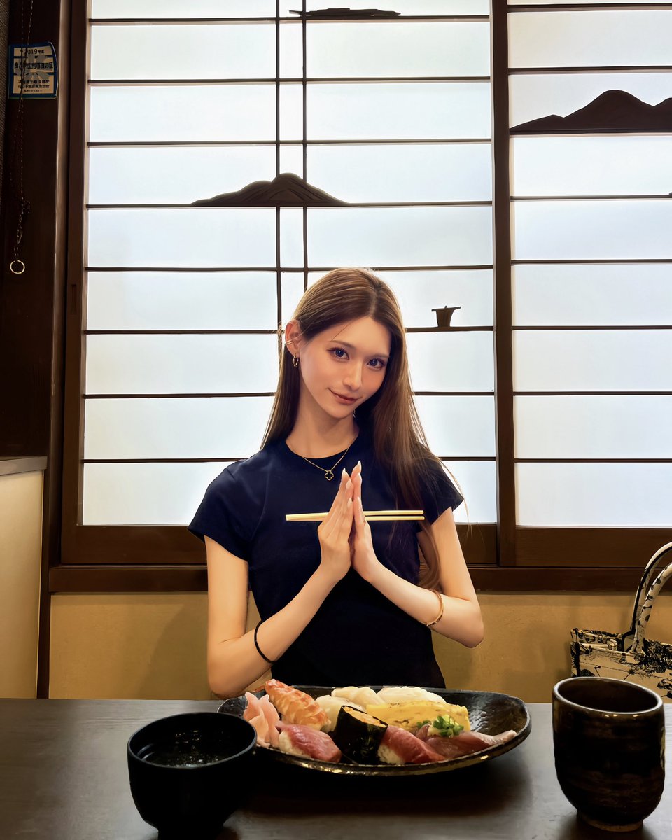 夏休み実家に帰省中🎐

地元の同級生間では女の子になった！？と大騒ぎされてます